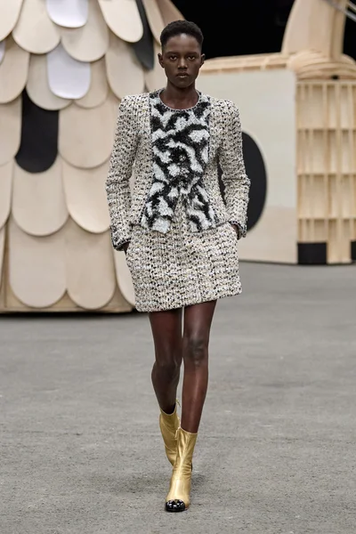 Look 12